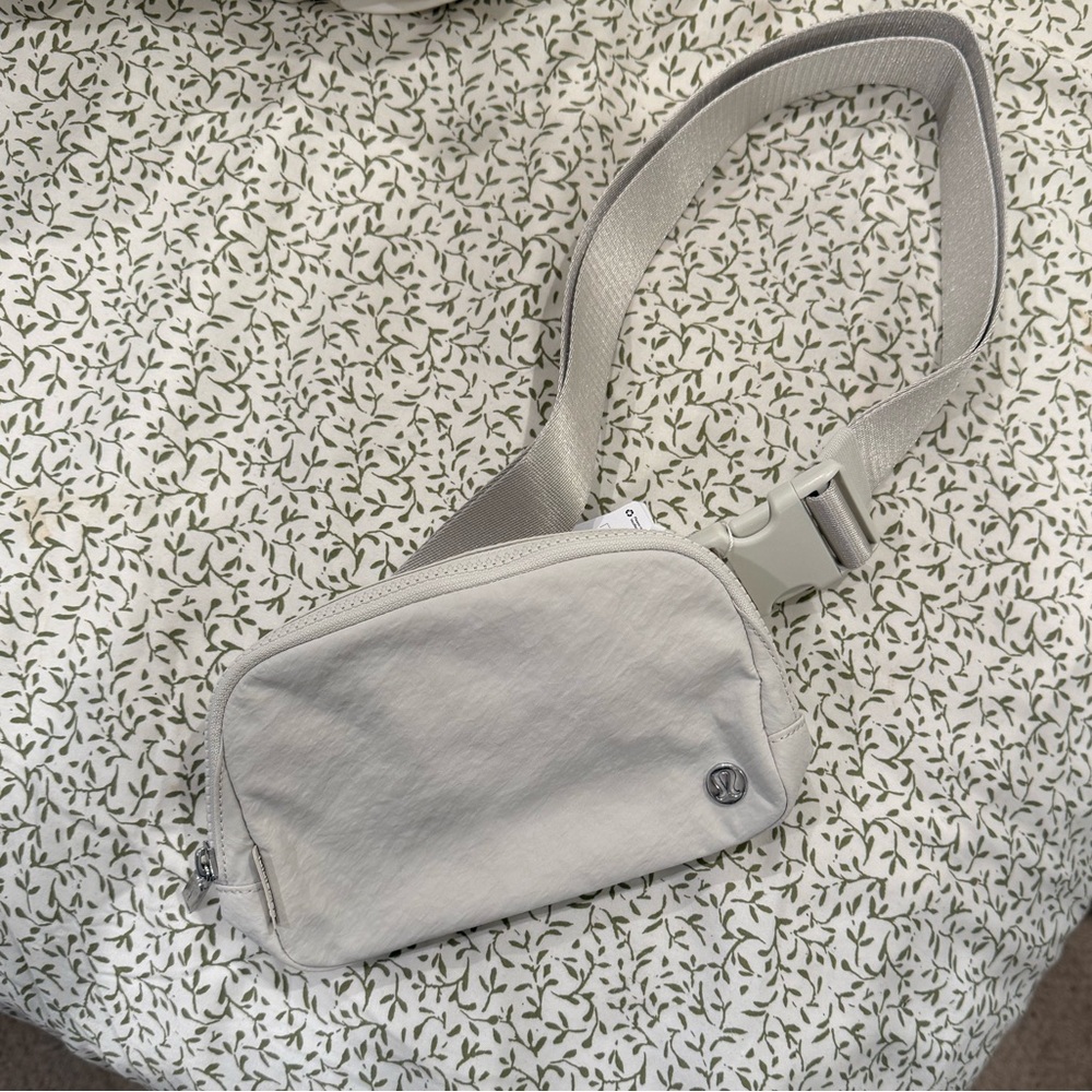 Lululemon Everyday Belt Bag, White 1L